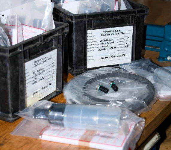 Ersatzteile und Komponenten für die Druckbehälterprüfung und Instandhaltung, bereitgestellt im Rahmen des Druckbehälter-Service von FIMRO