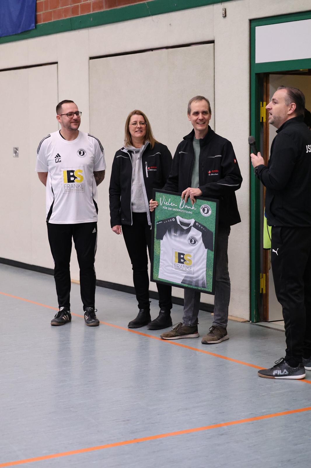 Trikotübergabe der JSG Vorharz als Dankeschön an die FIMRO GmbH - Matthias Mrochen